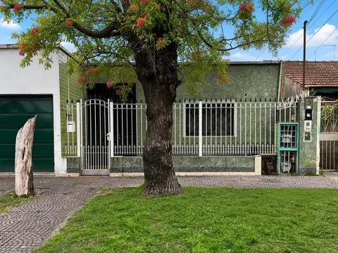 Casa de 3 ambientes con fondo y pileta   APTO CRÉDITO