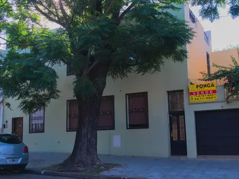 Casa con garage de 4 ambientes terraza y departamento de un ambiente