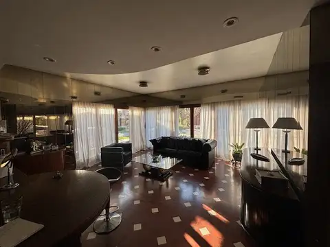 Casa 7 ambientes con 4 baños