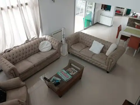 Casa en Venta con 4 cocheras