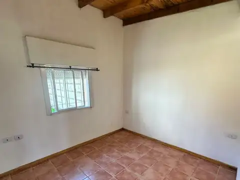 Casa en Alquiler con 1 cochera