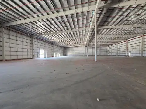 NAVE DE 7.800 M² CON EXCELENTE ESTRUCTURA Y UBICACIÓN