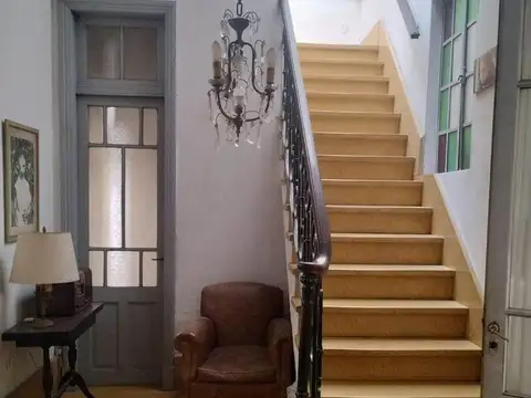 Casa en Alquiler con 2 cocheras