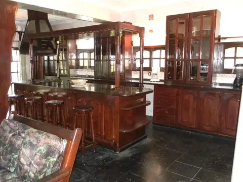 Casa en Venta con 4 cocheras