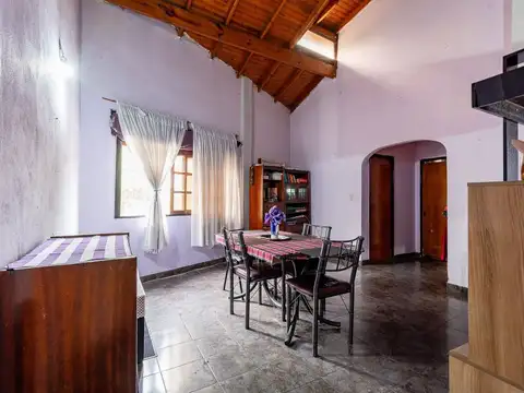 Casa 5 ambientes con 3 baños