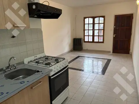 Depto Tipo Casa en Alquiler de 1 dormitorio