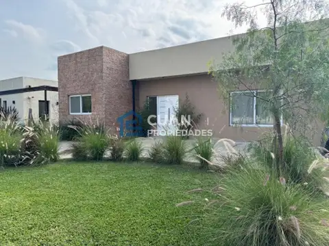 Casa en Venta con 4 cocheras