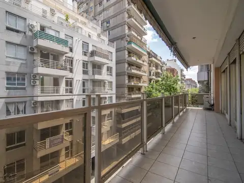 VENTA SEMIPISO DEPARTAMENTO 5 AMBIENTES CON COCHERA FIJA Y BAULERA - APTO CREDITO Y PERMUTA  