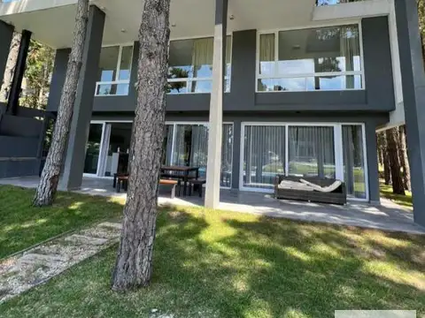 Casa en venta - 3 Dormitorios 3 Baños - Pinamar