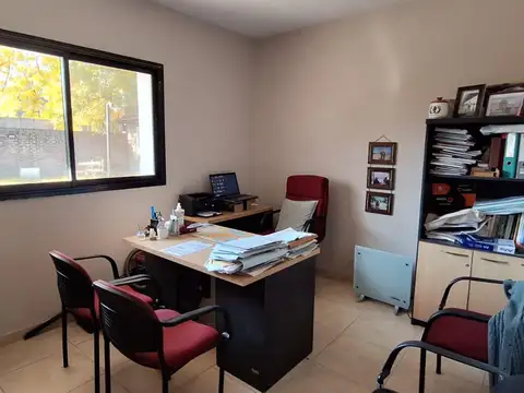 Casa 6 ambientes con 2 baños