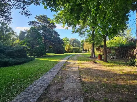 Casa 6 ambientes con 2 baños