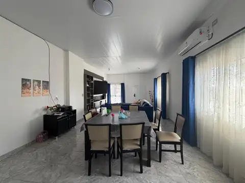 Casa 6 ambientes con 2 baños