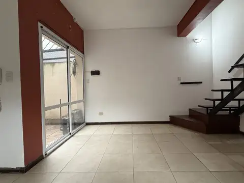 Depto Tipo Casa en Venta de 2 ambientes
