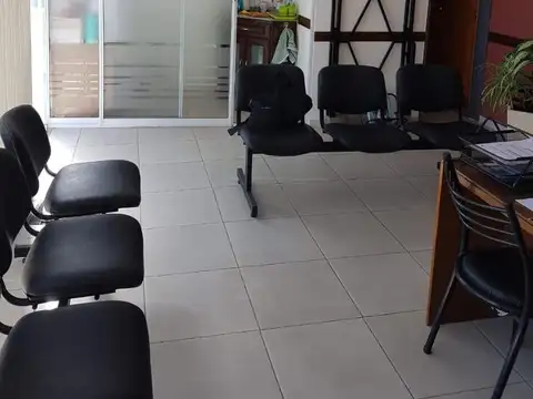 VENDO AMPLIO LOCAL COMERCIAL, COMPLEJO PALMAS DE LA VILLA