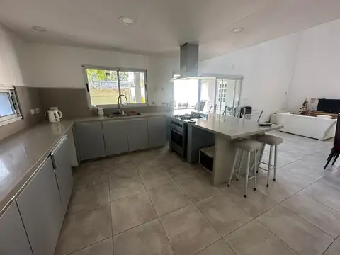 Casa en Venta en Barrio Parque Leloir, USD 250.000