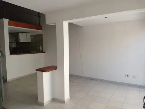 Depto Tipo Casa en Alquiler con 1