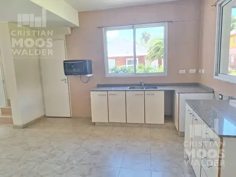 Casa en Alquiler con 2 cocheras