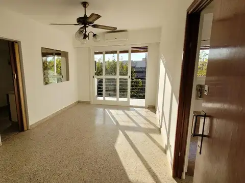 Alquiler departamento 2 ambientes en Floresta con balcón