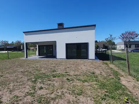 Casa en venta a estrenar, 3 dormitorios, lote interno Barrio San Pablo, Pilar