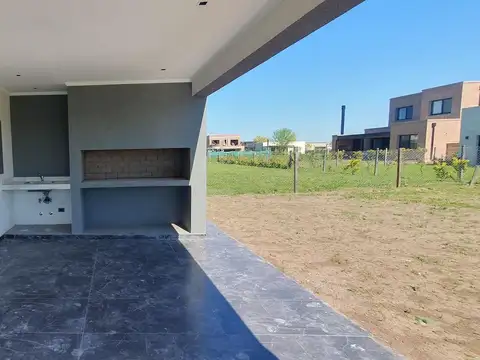 Casa 5 ambientes con 2 baños