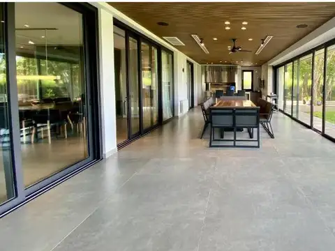 Casa 7 ambientes con 3 baños