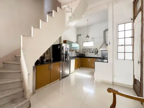 Depto Tipo Casa 6 ambientes con 2 baños
