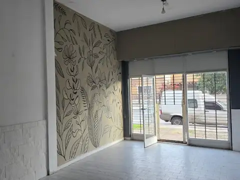 Local en Alquiler en Loma Hermosa, $ 890.000