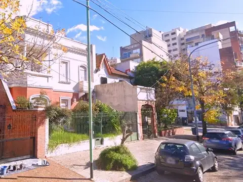 OPORTUNIDAD! EXCLUSIVA PROPIEDAD A MTS DEL PARQUE,6AMB,300M2,3 PLANTAS,2 COCHERAS,JARDIN,TERRAZA,PISCINA