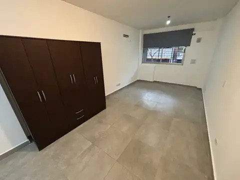 Eustaquio Frias 100, Piso 1