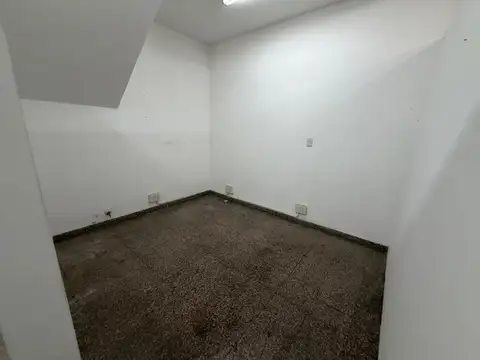 RAMÓN FALCÓN 4343: SE ALQUILA LOCAL DE 40M2 SIN EXPENSAS