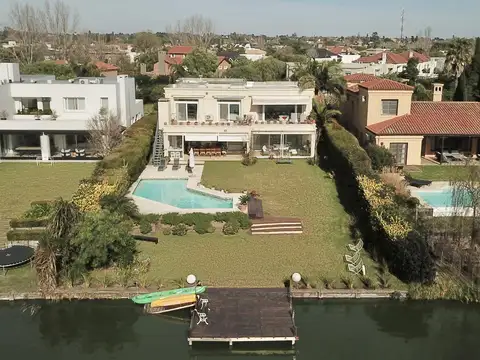 Importante Casa a la Laguna - Barrio Privado Santa Barbara