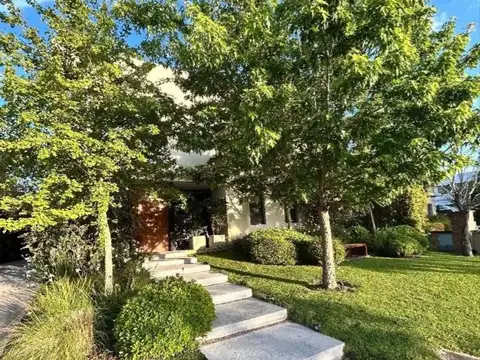 Casa en Alquiler de 4 dormitorios