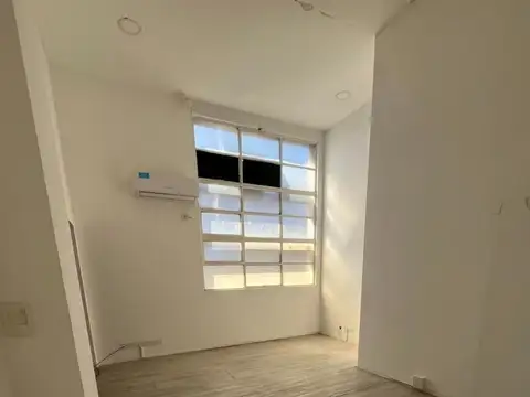 Oficina en Alquiler con 3 cocheras