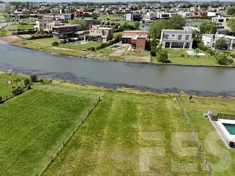 Terreno en Venta de 869,0 m2