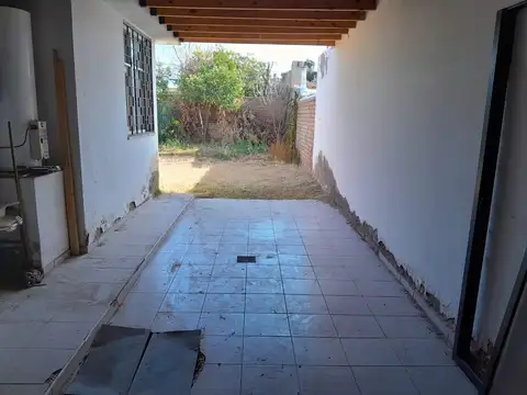 Casa 3 ambientes con 1 baño