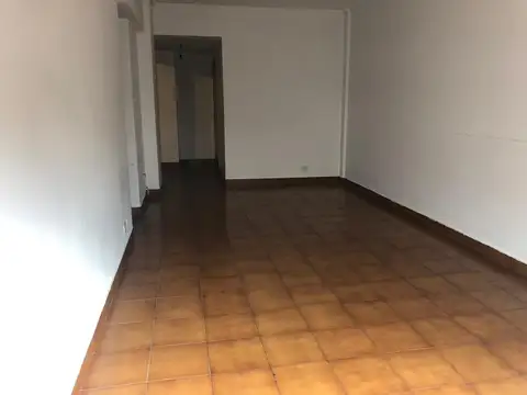 Lobería 100, Piso 1