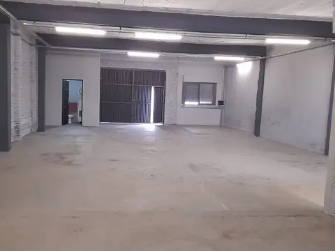 VENTA GALPÓN 219 M2 - BARRIO TRIANGULO
