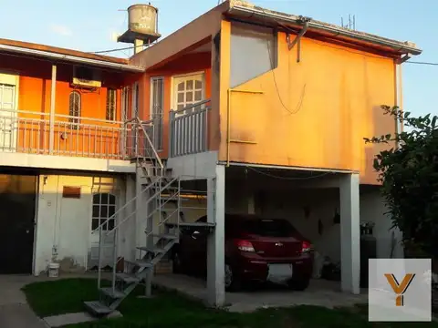 Casa en venta - 5 dormitorios 2 baños - patio departamento - 300mts2 - Merlo