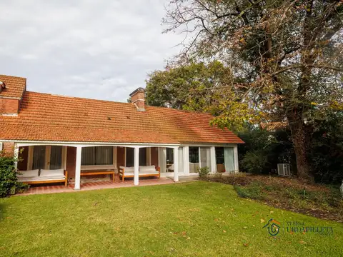 Casa en venta y en alquiler semi amueblada Tortugas de 3308 m2 sobre cancha de golf