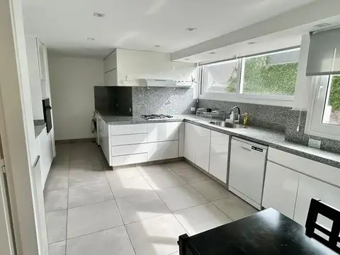 Departamento en Alquiler con 1 cocheras