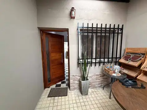 Casa 7 ambientes con 2 baños