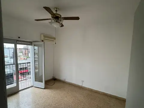 ALQUILA DPTO 4 AMB CON BALCON, BAJAS EXPENSAS, SAN MARTIN CENTRO