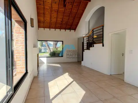 Casa 5 ambientes con 3 baños