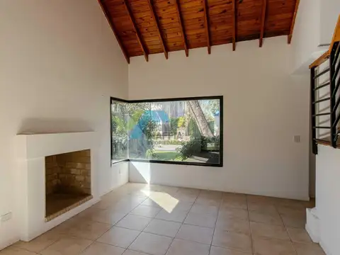 Casa en Alquiler con 4 cocheras
