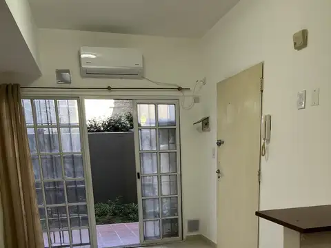 MONO-AMBIENTE T/PLANTA BAJA, 32 MTS, BAÑO COMPLETO C/ BAÑERA C/ PATIO LAVAD PEQ. JARDÍN