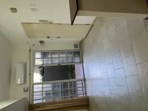 MONO-AMBIENTE T/PLANTA BAJA, 32 MTS, BAÑO COMPLETO C/ BAÑERA C/ PATIO LAVAD PEQ. JARDÍN