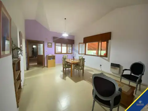 CASA A UNA CUADRA Y MEDIA DEL CENTRO