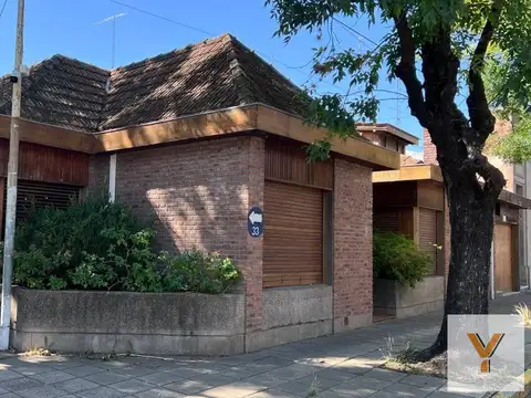 Casa en venta - 4 Dormitorios 4 Baños - 250mts2 - Mercedes