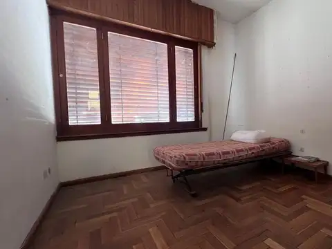 Casa 6 ambientes con 2 baños