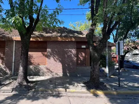Casa en venta - 4 Dormitorios 4 Baños - 250mts2 - Mercedes